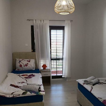 Appartement Apartman Cvitkovic à Soline  Extérieur photo
