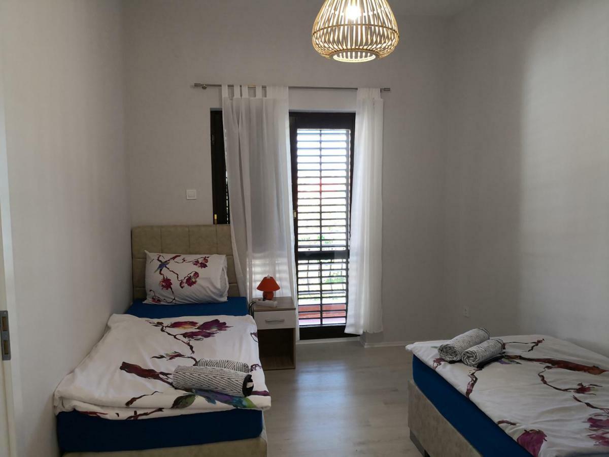 Appartement Apartman Cvitkovic à Soline  Extérieur photo